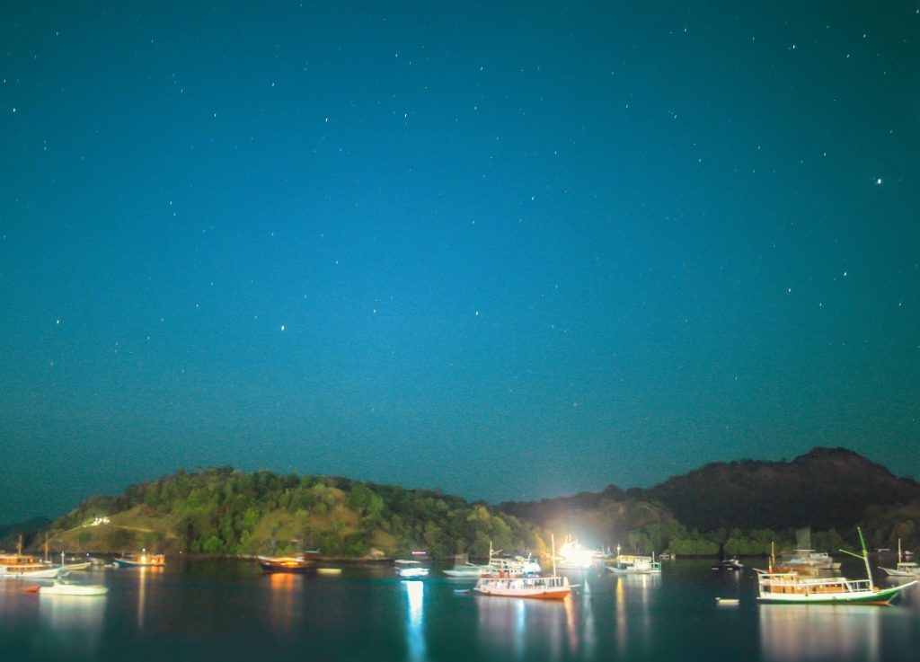 Kapal phinisi di Pelabuhan Labuan Bajo